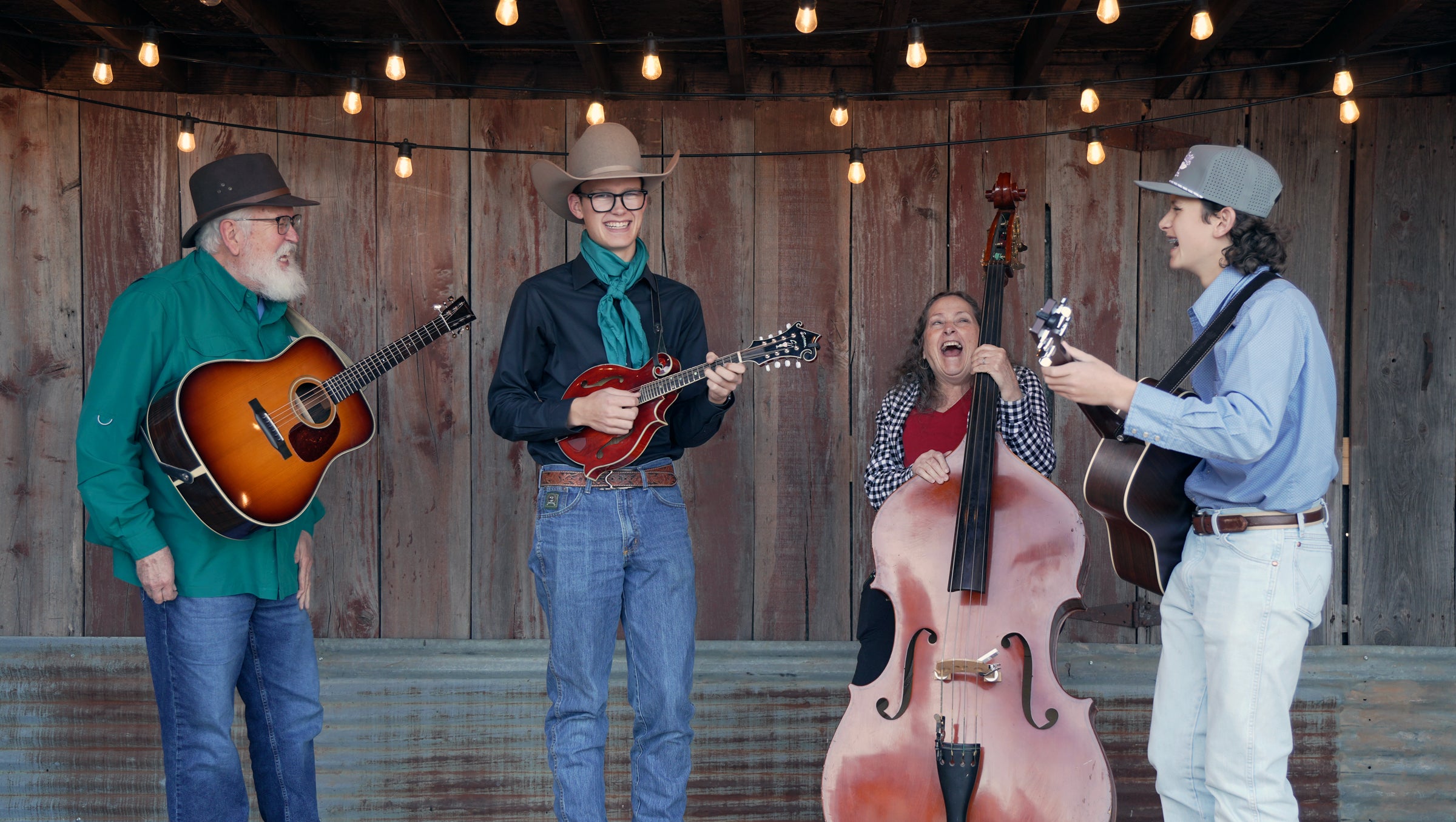 Join us on weekends for live music!